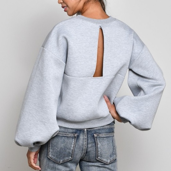 ⭐️ONLY ONE⭐️ Lantern Sleeve SweatShirt - Picture 3 of 3